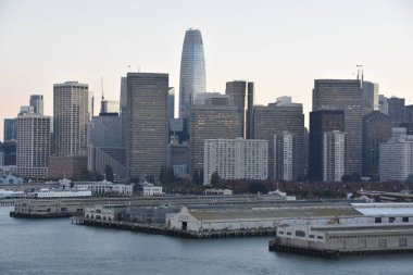 San Francisco, California - Eki 22: 22 Ekim 2018 tarihinde görüldüğü gibi, San Francisco, Kaliforniya'dan uzaklara yelken leyen Norveç Bliss yolcu gemisinden görünüm. Gemi 21 Nisan 2018 tarihinde hizmete girdi.