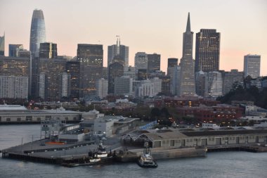 San Francisco, California - Eki 22: 22 Ekim 2018 tarihinde görüldüğü gibi, San Francisco, Kaliforniya'dan uzaklara yelken leyen Norveç Bliss yolcu gemisinden görünüm. Gemi 21 Nisan 2018 tarihinde hizmete girdi.
