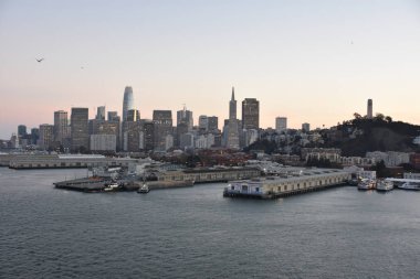 San Francisco, California - Eki 22: 22 Ekim 2018 tarihinde görüldüğü gibi, San Francisco, Kaliforniya'dan uzaklara yelken leyen Norveç Bliss yolcu gemisinden görünüm. Gemi 21 Nisan 2018 tarihinde hizmete girdi.