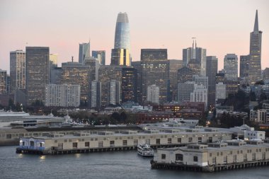 San Francisco, California - Eki 22: 22 Ekim 2018 tarihinde görüldüğü gibi, San Francisco, Kaliforniya'dan uzaklara yelken leyen Norveç Bliss yolcu gemisinden görünüm. Gemi 21 Nisan 2018 tarihinde hizmete girdi.