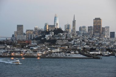 San Francisco, California - Eki 22: 22 Ekim 2018 tarihinde görüldüğü gibi, San Francisco, Kaliforniya'dan uzaklara yelken leyen Norveç Bliss yolcu gemisinden görünüm. Gemi 21 Nisan 2018 tarihinde hizmete girdi.