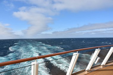 Long Beach, California - Eki 23: 23 Ekim 2018 tarihinde görüldüğü gibi, Kaliforniya kıyılarında seyir Norveç Bliss yolcu gemisinden görünüm. Gemi 21 Nisan 2018 tarihinde hizmete girdi.