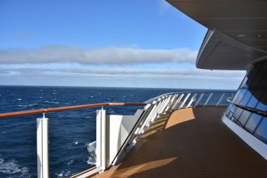 Long Beach, California - Eki 23: 23 Ekim 2018 tarihinde görüldüğü gibi, Kaliforniya kıyılarında seyir Norveç Bliss yolcu gemisinden görünüm. Gemi 21 Nisan 2018 tarihinde hizmete girdi.