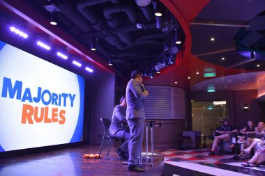 SAN DIEGO, CA - OCT 24: Çoğunluk Kuralları programı 24 Ekim 2018 'de görüldüğü üzere San Diego, Kaliforniya' ya demirli Norveç Bliss yolcu gemisinde. 21 Nisan 2018 'de hizmete girdi..