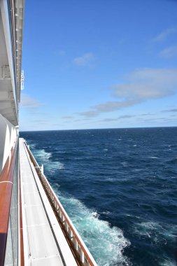 Long Beach, California - Eki 23: 23 Ekim 2018 tarihinde görüldüğü gibi, Kaliforniya kıyılarında seyir Norveç Bliss yolcu gemisinden görünüm. Gemi 21 Nisan 2018 tarihinde hizmete girdi.