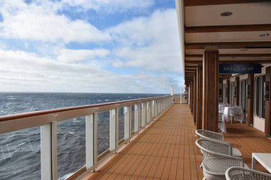 Long Beach, California - Eki 23: 23 Ekim 2018 tarihinde görüldüğü gibi, Kaliforniya kıyılarında seyir Norveç Bliss yolcu gemisinden görünüm. Gemi 21 Nisan 2018 tarihinde hizmete girdi.