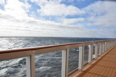 Long Beach, California - Eki 23: 23 Ekim 2018 tarihinde görüldüğü gibi, Kaliforniya kıyılarında seyir Norveç Bliss yolcu gemisinden görünüm. Gemi 21 Nisan 2018 tarihinde hizmete girdi.