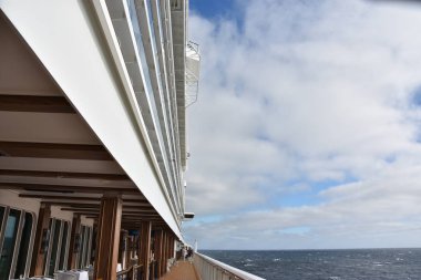 Long Beach, California - Eki 23: 23 Ekim 2018 tarihinde görüldüğü gibi, Kaliforniya kıyılarında seyir Norveç Bliss yolcu gemisinden görünüm. Gemi 21 Nisan 2018 tarihinde hizmete girdi.