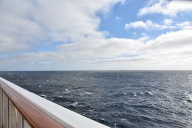 Long Beach, California - Eki 23: 23 Ekim 2018 tarihinde görüldüğü gibi, Kaliforniya kıyılarında seyir Norveç Bliss yolcu gemisinden görünüm. Gemi 21 Nisan 2018 tarihinde hizmete girdi.