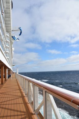 Long Beach, California - Eki 23: 23 Ekim 2018 tarihinde görüldüğü gibi, Kaliforniya kıyılarında seyir Norveç Bliss yolcu gemisinden görünüm. Gemi 21 Nisan 2018 tarihinde hizmete girdi.