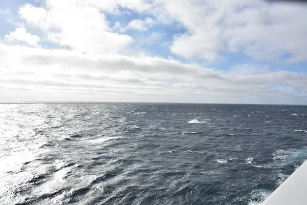 Uitzicht Oceaan Vanaf Een Cruiseschip — Stockfoto