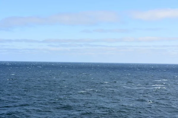 Pasifik Okyanusu Üzerinden Bir Yolcu Gemisi Görünümünü — Stok fotoğraf
