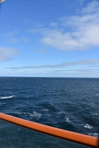 Uitzicht Oceaan Vanaf Een Cruiseschip — Stockfoto