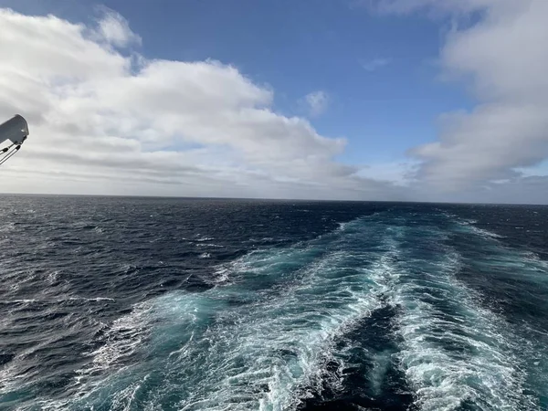 Uitzicht Oceaan Vanaf Een Cruiseschip — Stockfoto