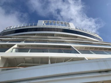 San Diego, California - 24 Ekim: 24 Ekim 2018 üzerinde görüldüğü gibi San Diego, Kaliforniya'da demirledi Norveç Bliss gemisi. 21 Nisan 2018 hizmete girdi ve bir çok düzeyli birleştirmek için ilk cruise gemi tasarımı kapsamında parça yarış.