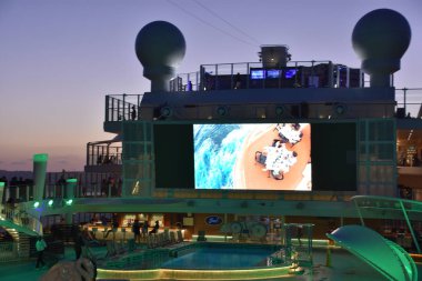 San Diego, Ca - Eki 24: Norveç Bliss yolcu gemisinde havuz güverte, San Diego demirledi, Kaliforniya, Ekim 24, 2018. Gemi 21 Nisan 2018 tarihinde hizmete girdi.