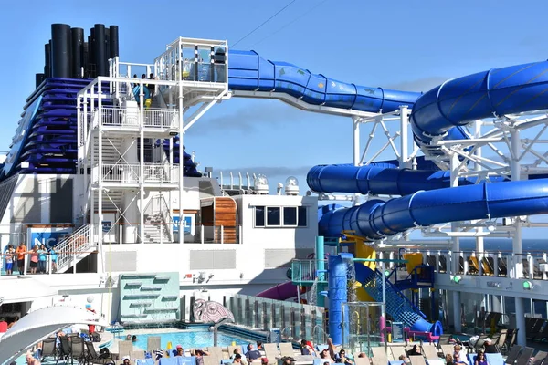 Long Beach California Oct Convés Piscina Navio Cruzeiro Norwegian Bliss — Fotografia de Stock