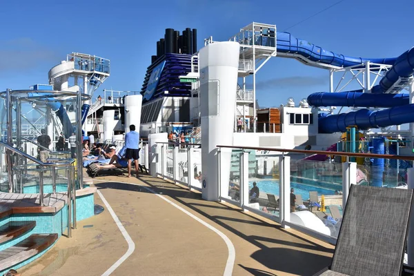 Long Beach California Oct Pool Deck Het Norwegian Bliss Cruiseschip — Stockfoto