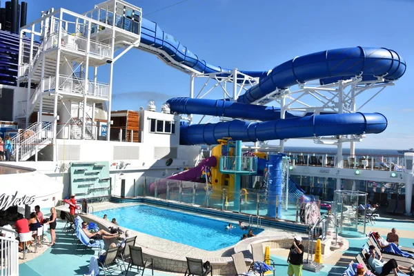 Long Beach California Oct Convés Piscina Navio Cruzeiro Norwegian Bliss — Fotografia de Stock