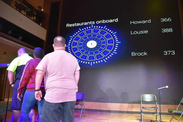 SAN DIEGO, CA - OCT 24: Norveç Bliss yolcu gemisindeki büyük piramit oyunu, 24 Ekim 2018 'de görüldüğü gibi San Francisco, Kaliforniya' dan denize açılacak. Gemi 21 Nisan 2018 'de hizmete girdi..