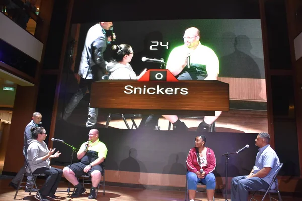 SAN DIEGO, CA - OCT 24: Norveç Bliss yolcu gemisindeki büyük piramit oyunu, 24 Ekim 2018 'de görüldüğü gibi San Francisco, Kaliforniya' dan denize açılacak. Gemi 21 Nisan 2018 'de hizmete girdi..