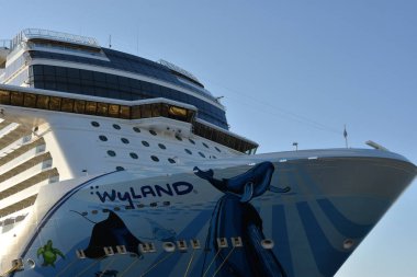 San Diego, California - 24 Ekim: 24 Ekim 2018 üzerinde görüldüğü gibi San Diego, Kaliforniya'da demirledi Norveç Bliss gemisi. 21 Nisan 2018 hizmete girdi ve bir çok düzeyli birleştirmek için ilk cruise gemi tasarımı kapsamında parça yarış.