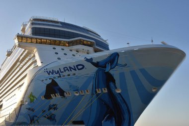 San Diego, California - 24 Ekim: 24 Ekim 2018 üzerinde görüldüğü gibi San Diego, Kaliforniya'da demirledi Norveç Bliss gemisi. 21 Nisan 2018 hizmete girdi ve bir çok düzeyli birleştirmek için ilk cruise gemi tasarımı kapsamında parça yarış.