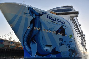 San Diego, California - 24 Ekim: 24 Ekim 2018 üzerinde görüldüğü gibi San Diego, Kaliforniya'da demirledi Norveç Bliss gemisi. 21 Nisan 2018 hizmete girdi ve bir çok düzeyli birleştirmek için ilk cruise gemi tasarımı kapsamında parça yarış.