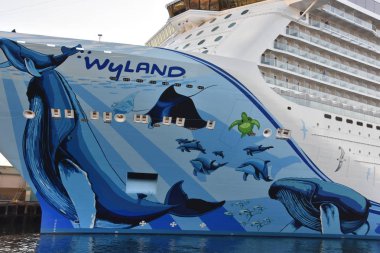 San Diego, California - 24 Ekim: 24 Ekim 2018 üzerinde görüldüğü gibi San Diego, Kaliforniya'da demirledi Norveç Bliss gemisi. 21 Nisan 2018 hizmete girdi ve bir çok düzeyli birleştirmek için ilk cruise gemi tasarımı kapsamında parça yarış.