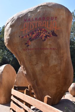 SAN DIEGO, CALIFORNIA - 24 Ekim 2018 'de görüldüğü gibi, Escondido, Kaliforniya' daki San Diego Hayvanat Bahçesi Safari Parkı. San Diego 'nun en büyük turistik merkezlerinden biridir..