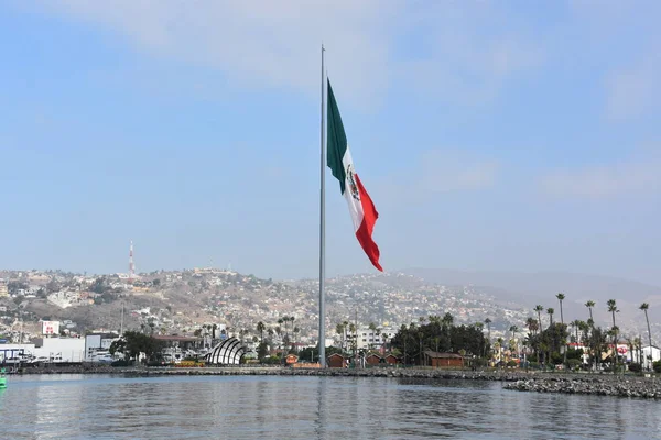 Meksykański Flagę Podniesiono Port Ensenada Meksyku — Zdjęcie stockowe