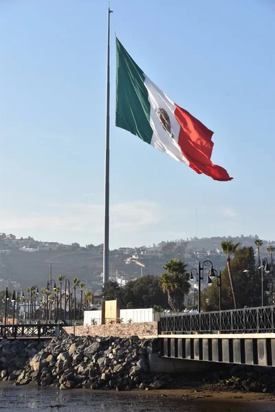 Mexikanska Flaggan Hissas Den Port Ensenada Mexiko — Stockfoto