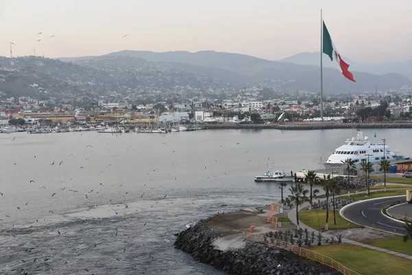 Мексиканським Прапором Піднято Мексиці Порт Енсенада — стокове фото