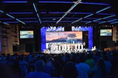 LONG BEACH, CA - 26 Ekim 2018 'de Long Beach, Kaliforniya' ya dönen Norveç Bliss yolcu gemisinde Uluslararası Mürettebat Şovu.