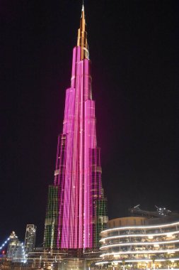Dubai, Bae - 8 Aralık: Led ışıkları Dubai, Bae'deki Burç Halife'de gösteriş, 8 Aralık 2018'de görüldüğü gibi.