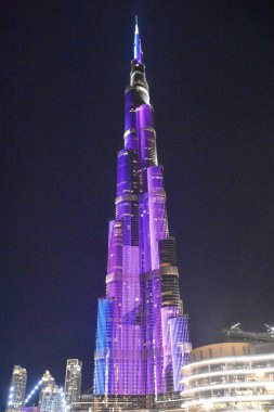 Dubai, Bae - 8 Aralık: Led ışıkları Dubai, Bae'deki Burç Halife'de gösteriş, 8 Aralık 2018'de görüldüğü gibi.