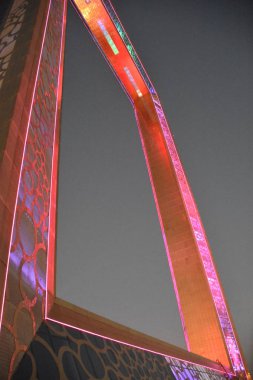 Dubai, Bae - 8 Aralık: Dubai Frame in Dubai, Bae, 8 Aralık 2018 tarihinde görüldüğü gibi. Dünyanın en büyük çerçevesi rekorunu elinde tutuyor..