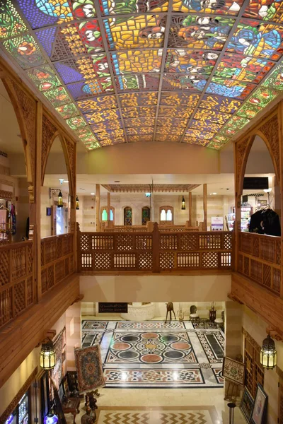 ドバイ アラブ首長国連邦 12月10日 2018年12月10日 アラブ首長国連邦ドバイのワフィモールでカーン ムルジャン市場 古代エジプトに様式化されたワフィシティは モール ホテル レストランなどの複合開発です — ストック写真