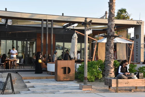 阿联酋 2018 阿联酋迪拜的 Mer 这是一个新的海滨区 在朱美拉有购物和餐馆 — 图库照片