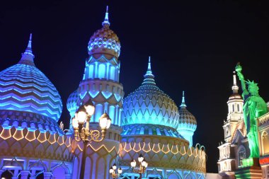 Dubai, Bae - 12 Aralık: 12 Aralık 2018 tarihinde görüldüğü gibi Dubai, Bae'deki Global Village'a giriş. Global Village dünyanın en büyük turizm, eğlence ve eğlence projesi olduğu iddia ediliyor.