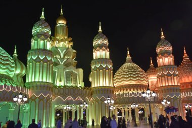 Dubai, Bae - 12 Aralık: 12 Aralık 2018 tarihinde görüldüğü gibi Dubai, Bae'deki Global Village'a giriş. Global Village dünyanın en büyük turizm, eğlence ve eğlence projesi olduğu iddia ediliyor.