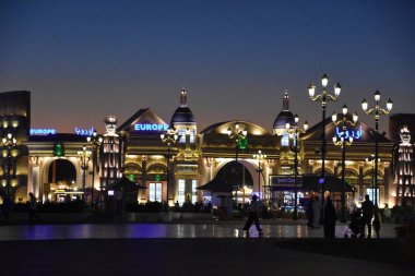 Dubai, Bae - 12 Aralık: 12 Aralık 2018 tarihinde görüldüğü gibi, Dubai, Birleşik Arap Emirlikleri'ndeki Global Village'da Avrupa pavyonu. Global Village dünyanın en büyük turizm, eğlence ve eğlence projesi olduğu iddia ediliyor.