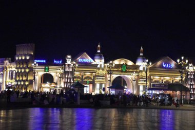 Dubai, Bae - 12 Aralık: 12 Aralık 2018 tarihinde görüldüğü gibi, Dubai, Birleşik Arap Emirlikleri'ndeki Global Village'da Avrupa pavyonu. Global Village dünyanın en büyük turizm, eğlence ve eğlence projesi olduğu iddia ediliyor.