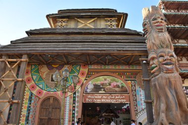 Dubai, Bae - 12 Aralık: Dubai, Bae'deki Global Village, 12 Aralık 2018 tarihinde görüldüğü gibi. Global Village dünyanın en büyük turizm, eğlence ve eğlence projesi olduğu iddia ediliyor.