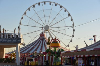 Dubai, Bae - 12 Aralık: Dubai, Bae'deki Global Village, 12 Aralık 2018 tarihinde görüldüğü gibi. Global Village dünyanın en büyük turizm, eğlence ve eğlence projesi olduğu iddia ediliyor.