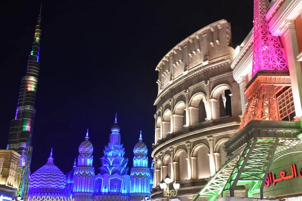 Dubai, Bae - 12 Aralık: 12 Aralık 2018 tarihinde görüldüğü gibi Dubai, Bae'deki Global Village'a giriş. Global Village dünyanın en büyük turizm, eğlence ve eğlence projesi olduğu iddia ediliyor.