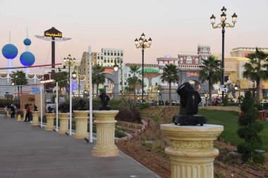 Dubai, Bae - 12 Aralık: Dubai, Bae'deki Global Village, 12 Aralık 2018 tarihinde görüldüğü gibi. Global Village dünyanın en büyük turizm, eğlence ve eğlence projesi olduğu iddia ediliyor.