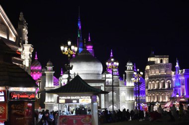 Dubai, Bae - 12 Aralık: Dubai, Bae'deki Global Village, 12 Aralık 2018 tarihinde görüldüğü gibi. Global Village dünyanın en büyük turizm, eğlence ve eğlence projesi olduğu iddia ediliyor.