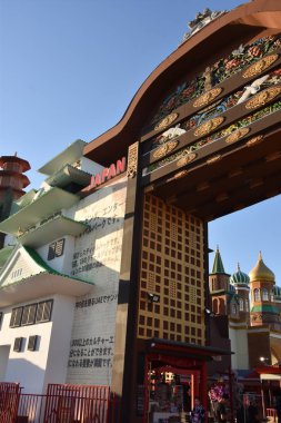 Dubai, Bae - 12 Aralık: 12 Aralık 2018 tarihinde görüldüğü gibi, Dubai, Bae'deki Global Village'da Japonya pavyonları. Global Village dünyanın en büyük turizm, eğlence ve eğlence projesi olduğu iddia ediliyor.