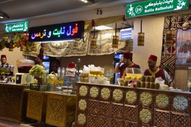Dubai, Bae - 12 Aralık: 12 Aralık 2018 tarihinde görüldüğü gibi Dubai, Birleşik Arap Emirlikleri'ndeki Global Village'daki pavyonlar. Global Village dünyanın en büyük turizm, eğlence ve eğlence projesi olduğu iddia ediliyor.